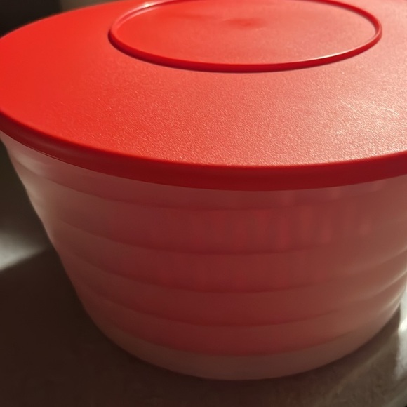 Tupperware Salad Spinner - Picture 4 of 6